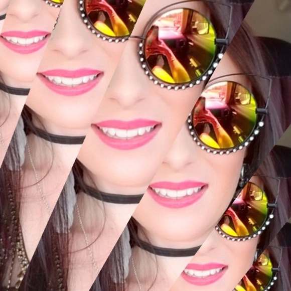 Meet your Posher, Amber - Picture 1 of 1